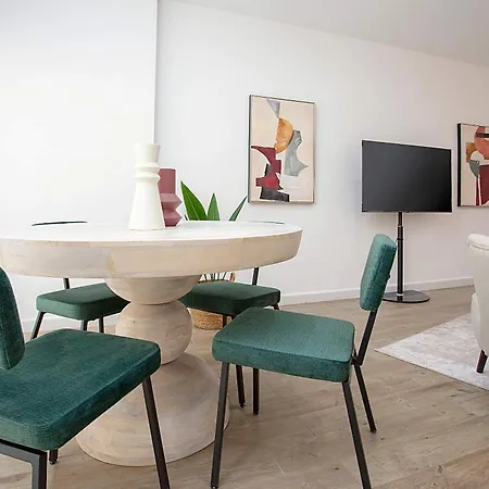 Genteel San Pablo Terrace Apartment *