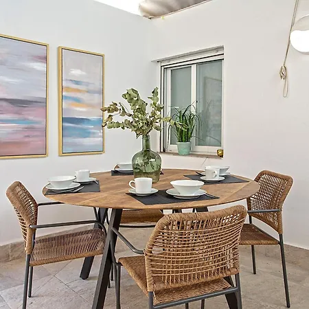 Genteel San Pablo Terrace Apartment